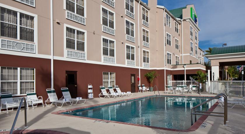 Отель Holiday Inn Express & Suites Sarasota East