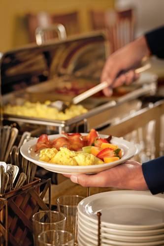 Отель Country Inn & Suites Tampa East