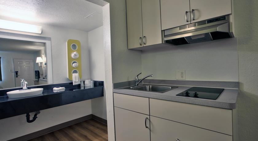 Отель Motel 6 Tallahassee - Downtown