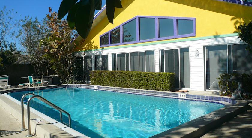 Апартаменты Whispers Resort Condos