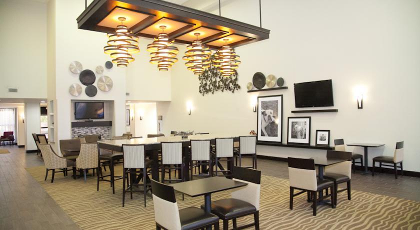 Отель Hampton Inn & Suites Alpharetta-Windward