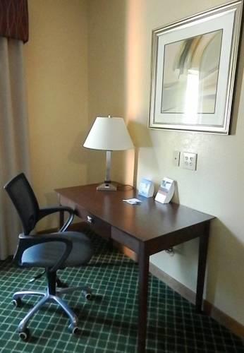 Отель Holiday Inn Express Hotel & Suites Hinesville