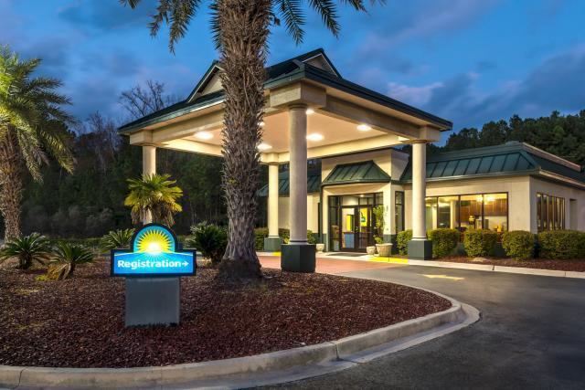 Отель Days Inn Richmond Hill Savannah