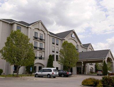 Отель Days Inn and Suites Cedar Rapids