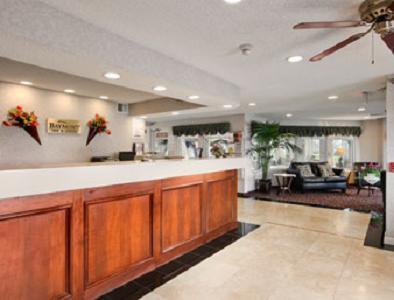 Отель Baymont Inn & Suites