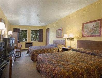Отель Super 8 Urbandale Des Moines Area