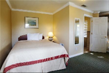 Отель Traveler's Inn
