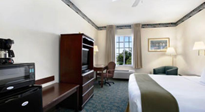Отель Ramada Williams
