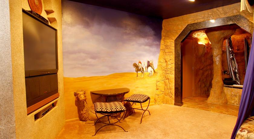 Отель Black Swan Inn Luxurious Theme Rooms