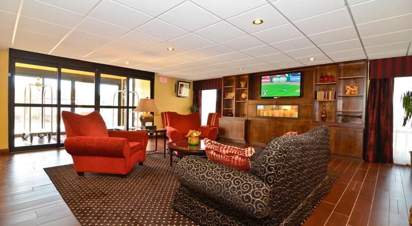 Отель Best Western Plus Parkway Hotel