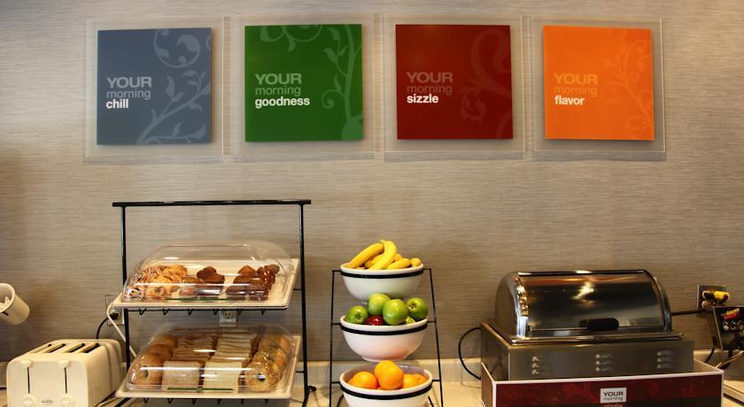 Отель Comfort Hotel & Suites Peterborough
