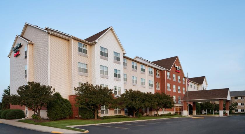 Отель TownePlace Suites by Marriott Chicago Naperville