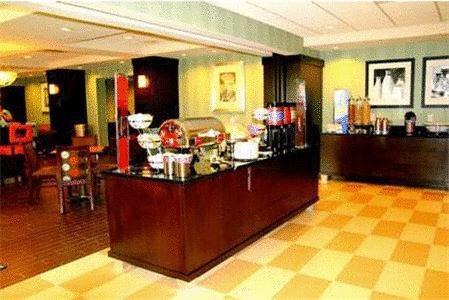 Отель Hampton Inn Anderson Alliance Business Park