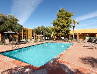 Отель Ramada Peoria Glendale Convention Center