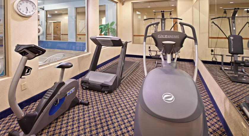 Отель Holiday Inn Express Hotel & Suites-Pontoon Beach