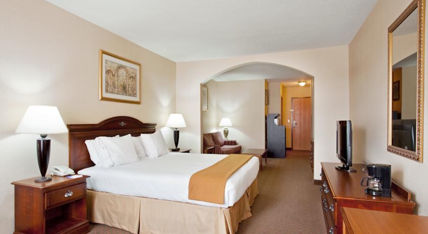 Отель Holiday Inn Express Rochelle