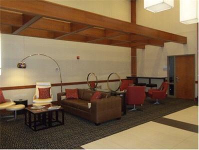 Отель Holiday Inn Express & Suites Columbus Edinburgh