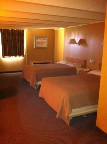 Отель Traveler's Inn Fort Wayne