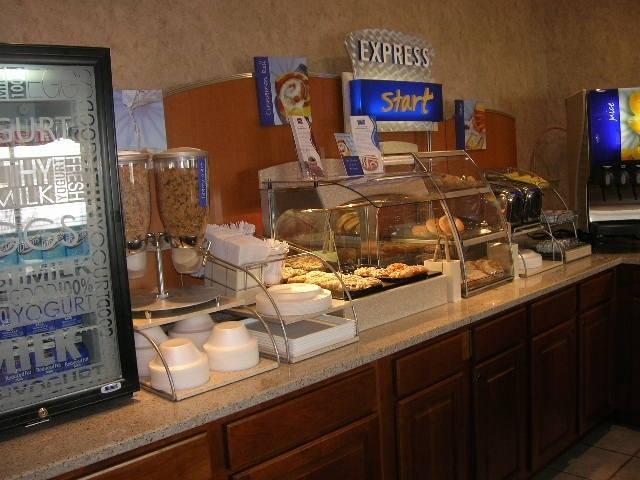 Отель Holiday Inn Express Hotel Howe