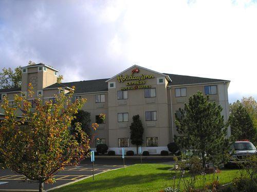 Отель Holiday Inn Express Hotel & Suites Warsaw
