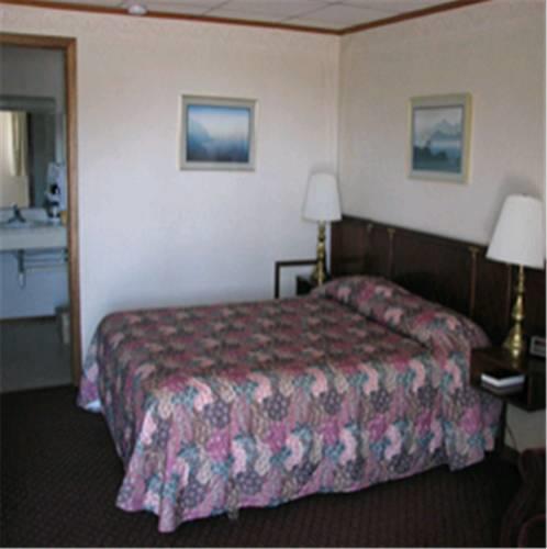 Отель Budget Host Villa Inn & Suites