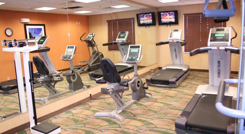 Отель Holiday Inn Express Pratt