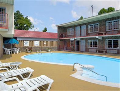 Отель Travelodge Williamsburg Central