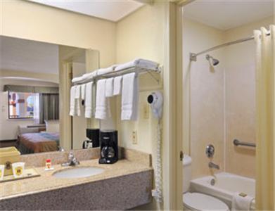 Отель Super 8 Baton Rouge I-12