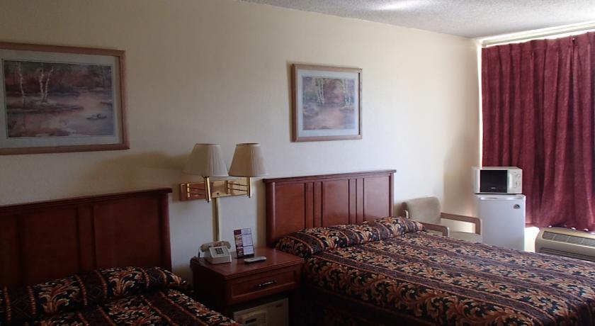 Отель Bossier Inn and Suites