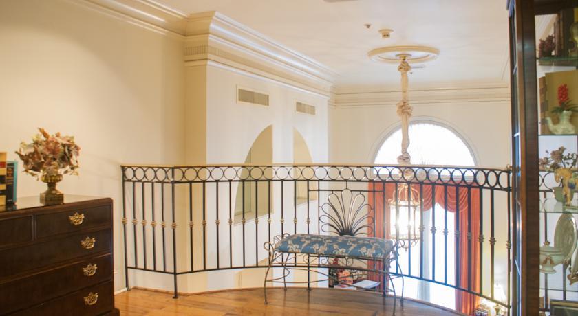 Отель Lafayette Hotel