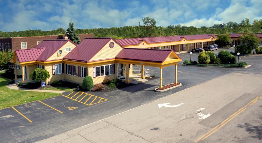 Отель Rodeway Inn & Suites Amherst