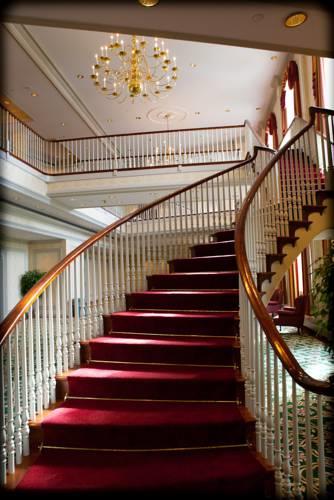 Отель Radisson Hotel and Suites Chelmsford-Lowell