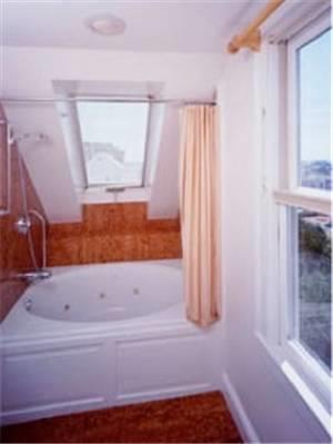 Мини-отель Benchmark Inn