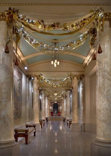 Отель Tremont Plaza Hotel