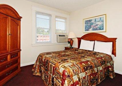 Отель Rodeway Inn and Suites