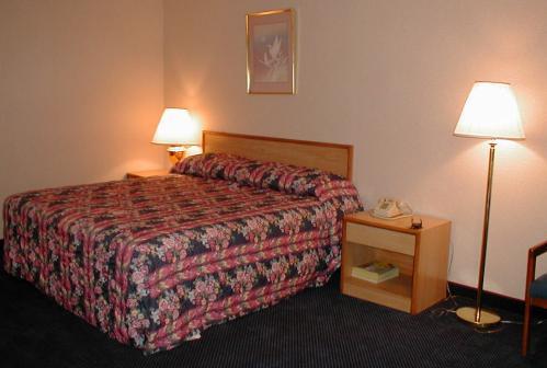 Отель Budget Inn Temple Hills