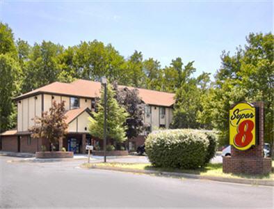 Отель Super 8 Motel Waldorf