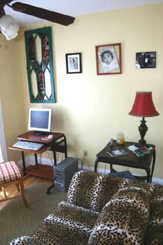 Мини-отель The Young House Bed and Breakfast
