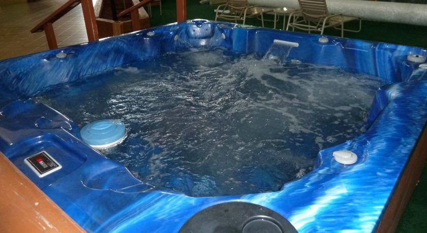 Отель Katahdin Inn & Suites