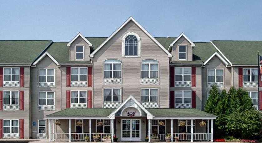 Отель Country Inn and Suites Birch Run