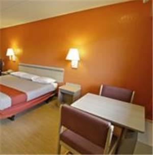 Отель Motel 6 Charlotte Coliseum