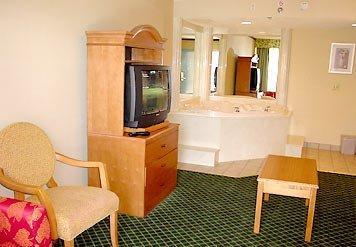 Отель Fairfield Inn by Marriott Detroit Madison Heights