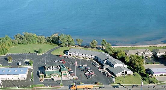 Отель AmericInn of Menominee