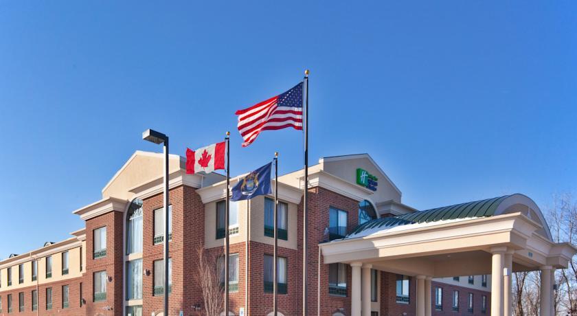 Отель Holiday Inn Express Hotel & Suites Detroit-Novi