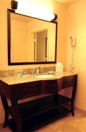 Отель Hampton Inn & Suites Saginaw