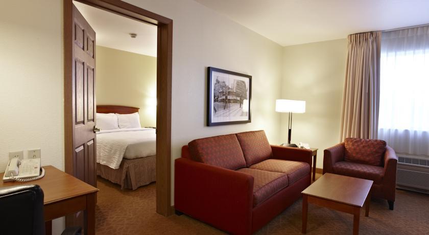 Отель TownePlace Suites Detroit Sterling Heights