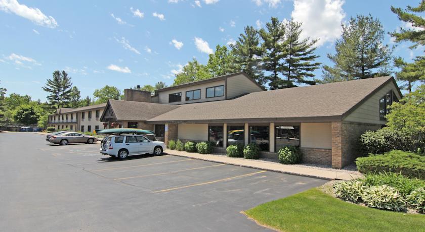 Отель AmericInn Traverse City