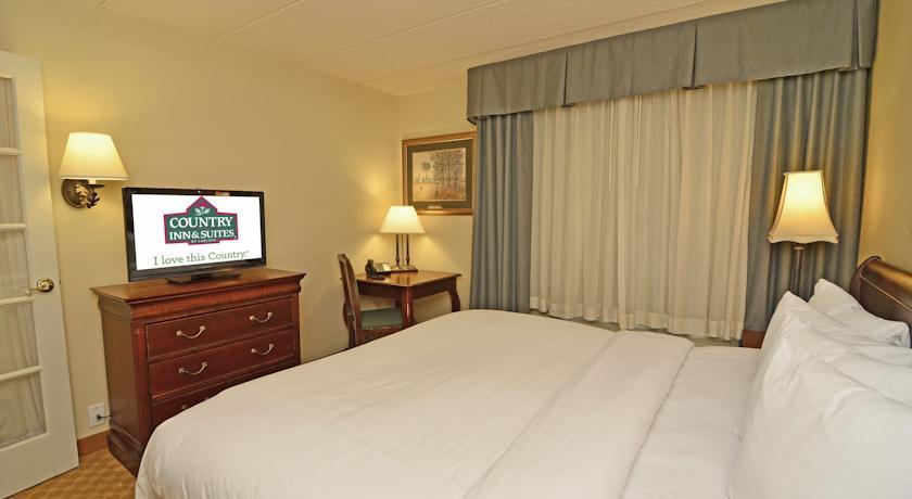 Отель Country Inn & Suites Bloomington West