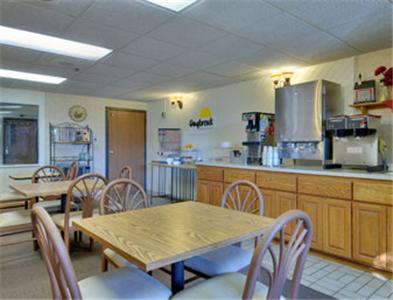Отель Days Inn Mounds View Twin Cities North