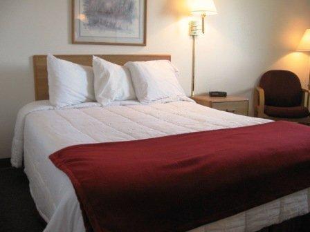Отель GuestHouse International Hotel Sauk Centre